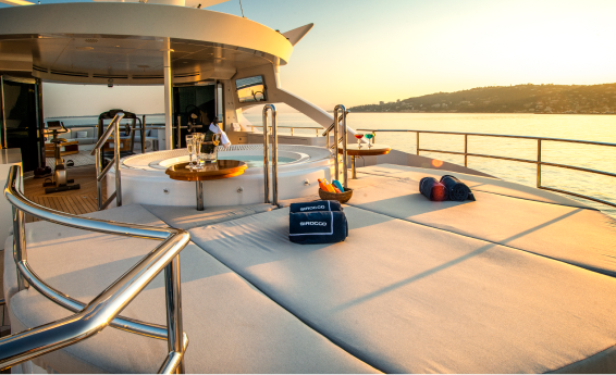 sirocco-yacht-jacuzzi