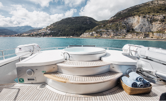 xo-of-the-seas-yacht-jacuzzi